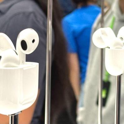 การเปิดตัว AirPods 4 ของ Apple: ฟีเจอร์ใหม่ ไม่มีสายชาร์จ